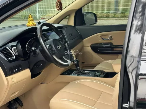 Kia Sedona 2.2 DATH 2017 - Chạy 12 vạn ko qua kinh doanh rất mới