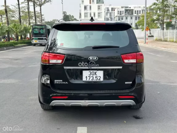 Kia Sedona 2.2 DATH 2017 - Chạy 12 vạn ko qua kinh doanh rất mới