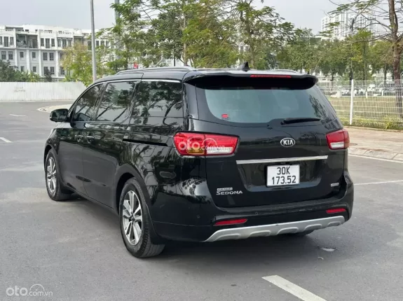 Kia Sedona 2.2 DATH 2017 - Chạy 12 vạn ko qua kinh doanh rất mới