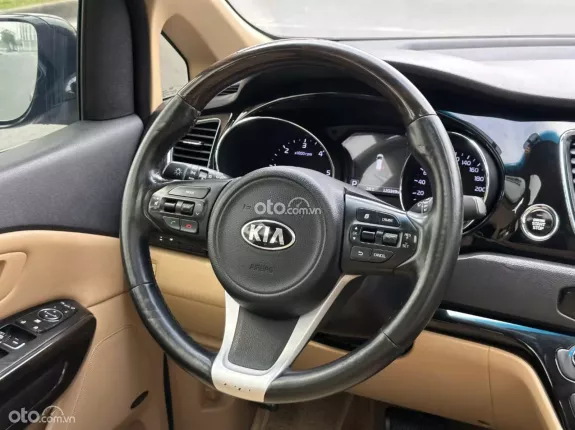 Kia Sedona 2.2 DATH 2017 - Chạy 12 vạn ko qua kinh doanh rất mới