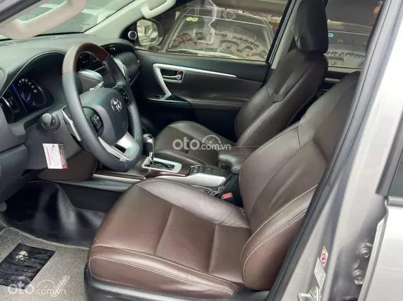 Toyota Fortuner 2019 - Xe màu bạc cực đẹp