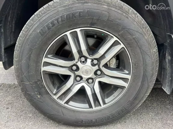 Toyota Fortuner 2019 - Xe màu bạc cực đẹp