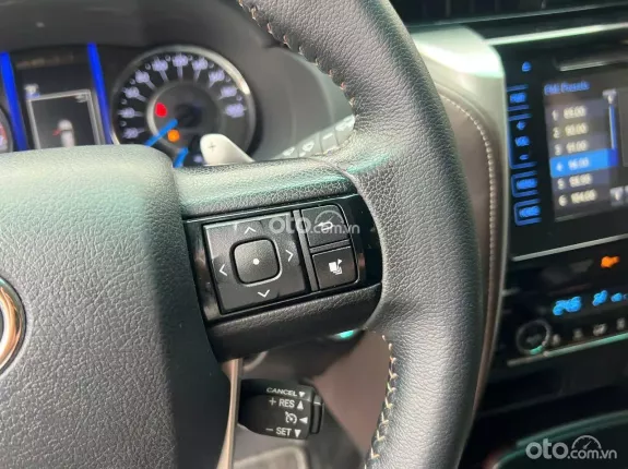 Toyota Fortuner 2019 - Xe màu bạc cực đẹp