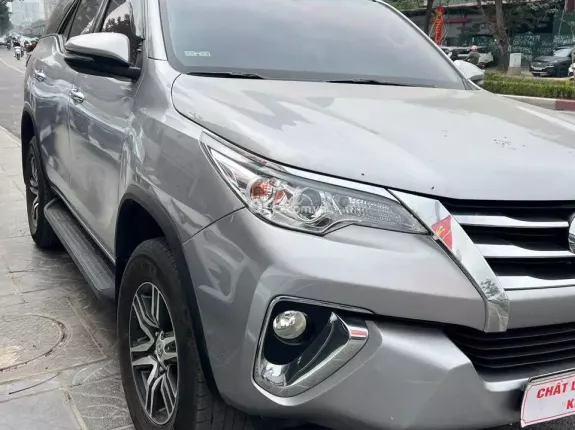 Toyota Fortuner 2019 - Xe màu bạc cực đẹp
