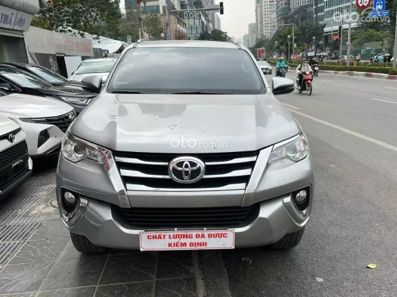 Toyota Fortuner 2019 - Xe màu bạc cực đẹp