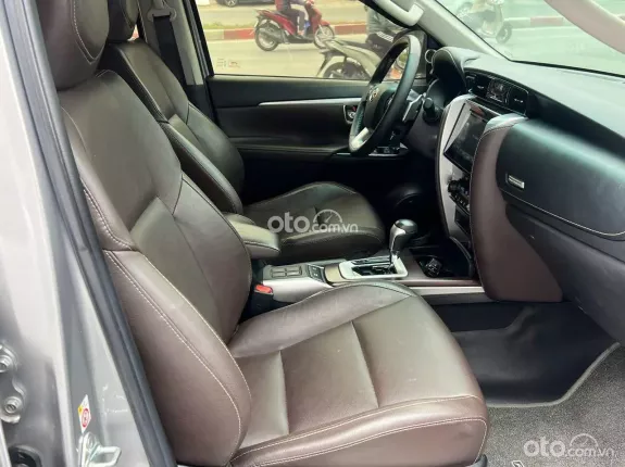 Toyota Fortuner 2019 - Xe màu bạc cực đẹp