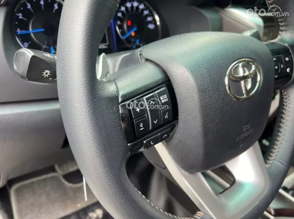 Toyota Fortuner 2019 - Xe màu bạc cực đẹp