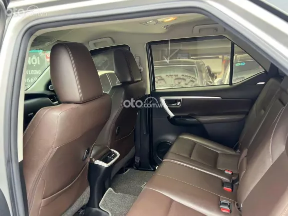 Toyota Fortuner 2019 - Xe màu bạc cực đẹp