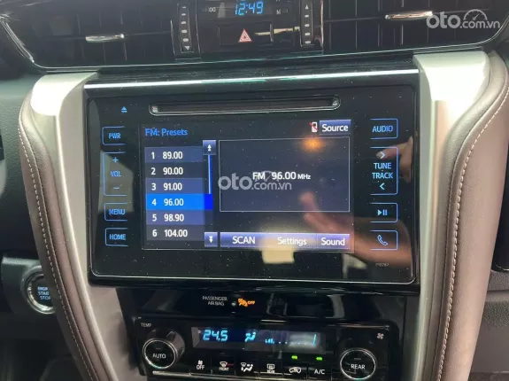 Toyota Fortuner 2019 - Xe màu bạc cực đẹp