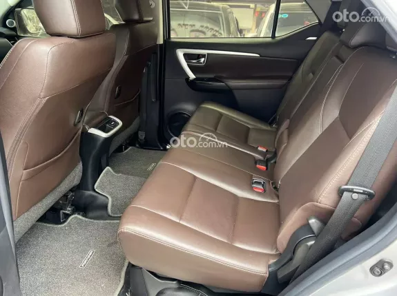 Toyota Fortuner 2019 - Xe màu bạc cực đẹp