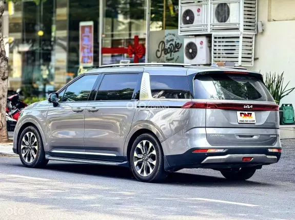Kia Carnival 2.2D Signature 2025 - Xe 1 chủ chạy được 27.000 km