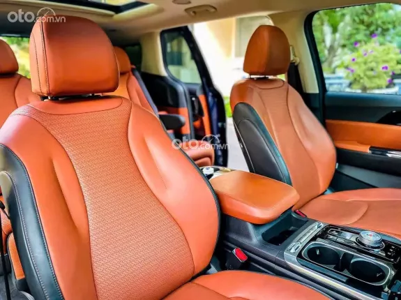 Kia Carnival 2.2D Signature 2025 - Xe 1 chủ chạy được 27.000 km