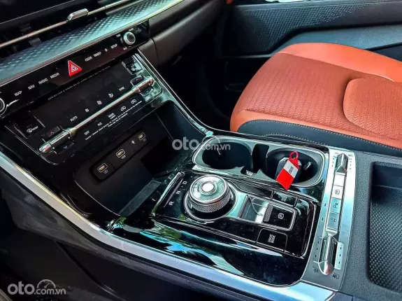 Kia Carnival 2.2D Signature 2025 - Xe 1 chủ chạy được 27.000 km