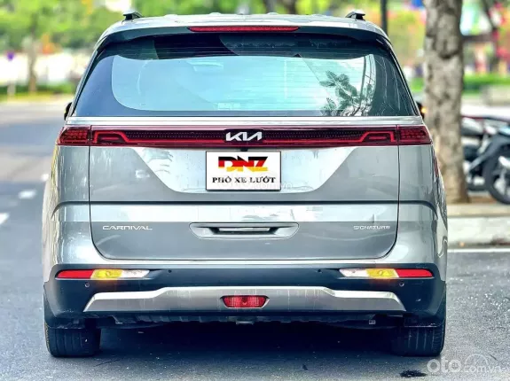 Kia Carnival 2.2D Signature 2025 - Xe 1 chủ chạy được 27.000 km