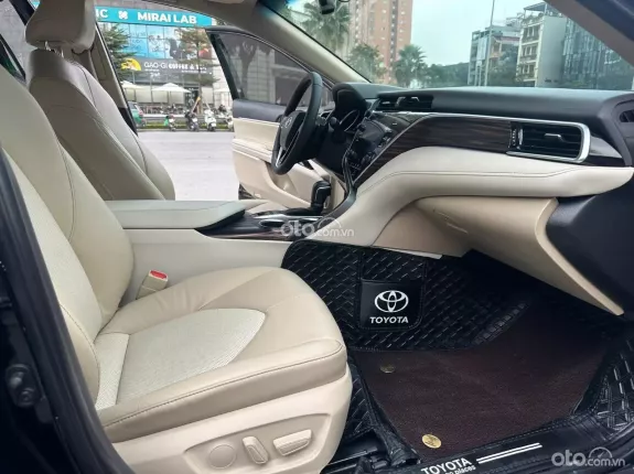 Toyota Camry 2.5Q 2020 - Một chủ Hà Nội. Đẹp nguyên bản