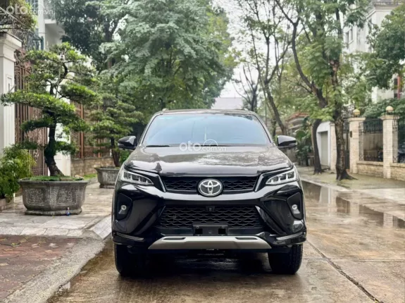 Toyota Fortuner 2.7 V 4X2 AT 2025 - Xe tình trạng đẹp như mới
