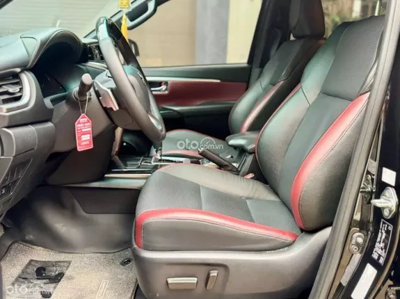 Toyota Fortuner 2.7 V 4X2 AT 2025 - Xe tình trạng đẹp như mới