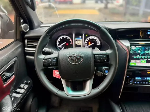 Toyota Fortuner 2.7 V 4X2 AT 2025 - Xe tình trạng đẹp như mới