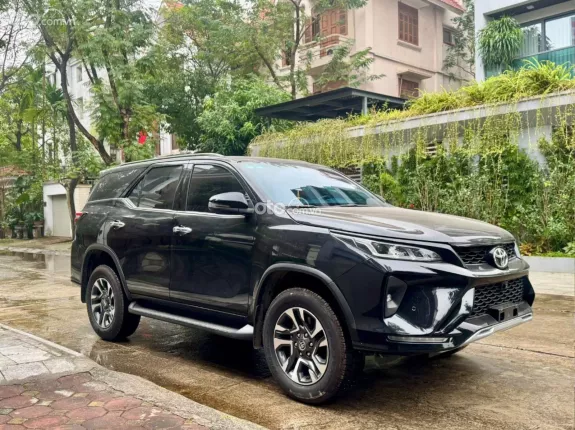 Toyota Fortuner 2.7 V 4X2 AT 2025 - Xe tình trạng đẹp như mới