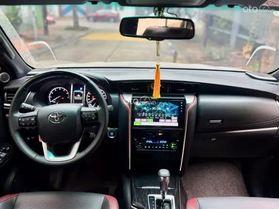 Toyota Fortuner 2.7 V 4X2 AT 2025 - Xe tình trạng đẹp như mới