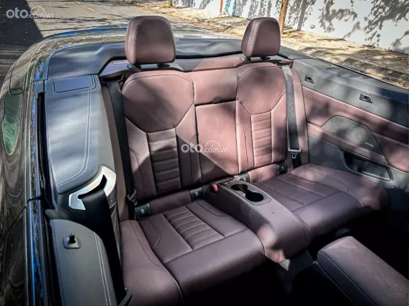 BMW 430i Convertible 2023 - Xe màu đen nội thất nâu