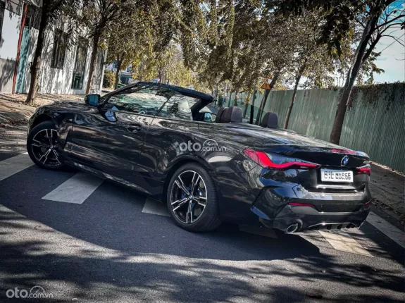 BMW 430i Convertible 2023 - Xe màu đen nội thất nâu