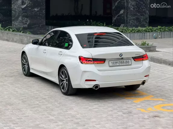 BMW 320i Sport Line 2024 - Xe cực đẹp, màu trắng nội thất đen