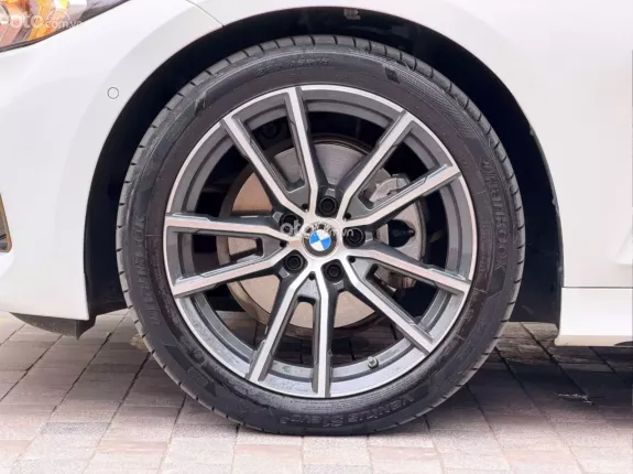 BMW 320i Sport Line 2024 - Xe cực đẹp, màu trắng nội thất đen