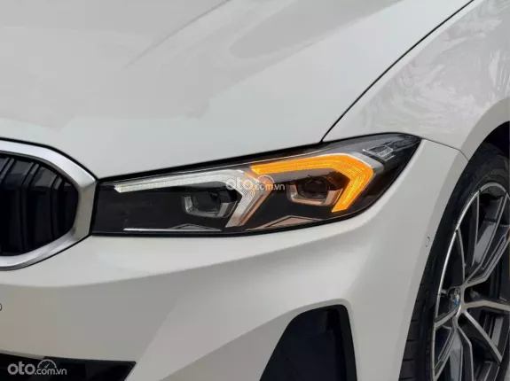 BMW 320i Sport Line 2024 - Xe cực đẹp, màu trắng nội thất đen