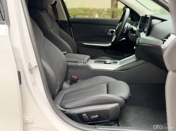 BMW 320i Sport Line 2024 - Xe cực đẹp, màu trắng nội thất đen
