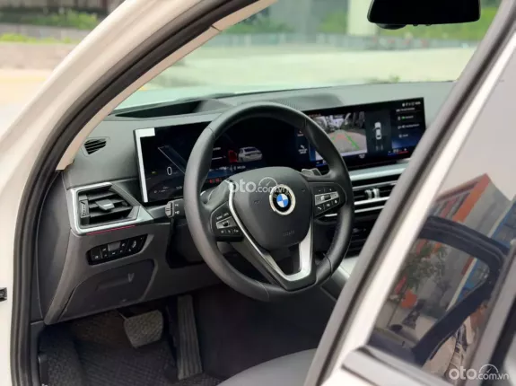BMW 320i Sport Line 2024 - Xe cực đẹp, màu trắng nội thất đen