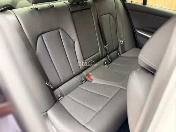 BMW 320i Sport Line 2024 - Xe cực đẹp, màu trắng nội thất đen