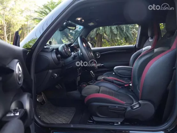 Mini Cooper John  Works 2020 - Xe màu đen nội thất phối đỏ cực thể thao