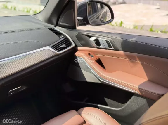 BMW X5 2023 - Xe màu đen, nội thất nâu cực mới