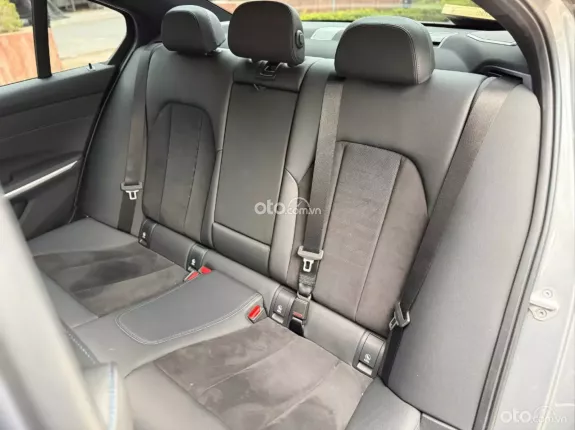 BMW 330i M Sport 2024 - BMW 330i M-Sport 2024