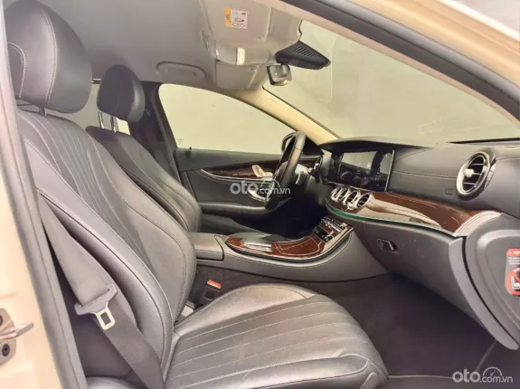 Mercedes-Benz E200 Exclusive 2021 - HÀNG BAO ĐẬU 70-90% (Ib Zalo tư vấn trực tiếp 24/7)