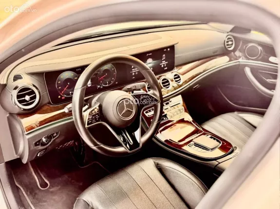 Mercedes-Benz E200 Exclusive 2021 - HÀNG BAO ĐẬU 70-90% (Ib Zalo tư vấn trực tiếp 24/7)