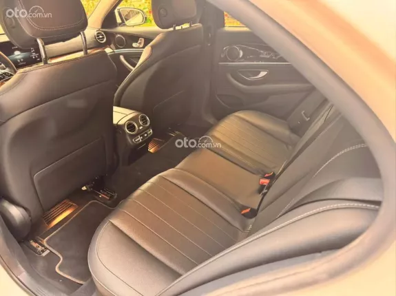Mercedes-Benz E200 Exclusive 2021 - HÀNG BAO ĐẬU 70-90% (Ib Zalo tư vấn trực tiếp 24/7)