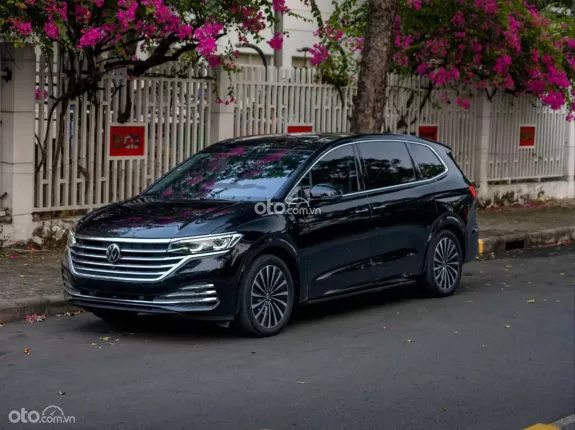 Volkswagen Viloran Luxury 2023 - Xe đăng ký 2024