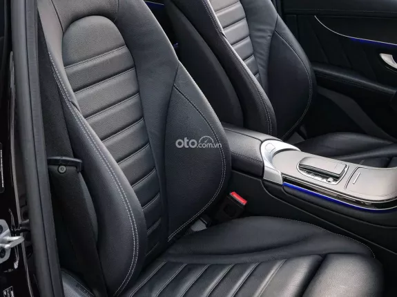 Mercedes-Benz GLC 300 4Matic V1 2022 - Xe 1 chủ, đi giữ gìn, nội thất màu đen