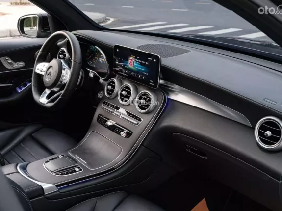 Mercedes-Benz GLC 300 4Matic V1 2022 - Xe 1 chủ, đi giữ gìn, nội thất màu đen
