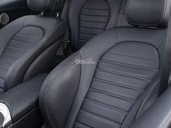 Mercedes-Benz GLC 300 4Matic V1 2022 - Xe 1 chủ, đi giữ gìn, nội thất màu đen