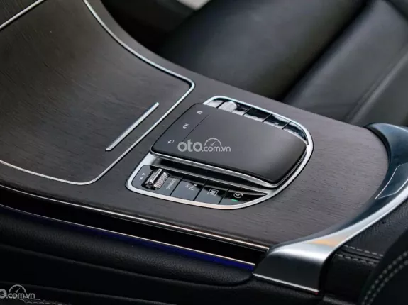 Mercedes-Benz GLC 300 4Matic V1 2022 - Xe 1 chủ, đi giữ gìn, nội thất màu đen