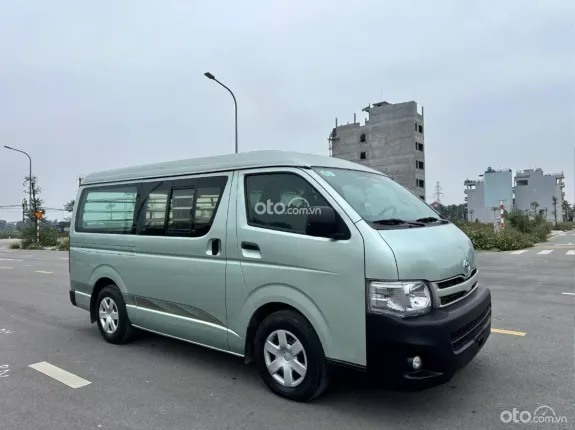 Toyota Hiace 2011 - Bán Hiace tải van 3 chỗ đời 2011, máy xăng, tải 940kg, tên chính chủ