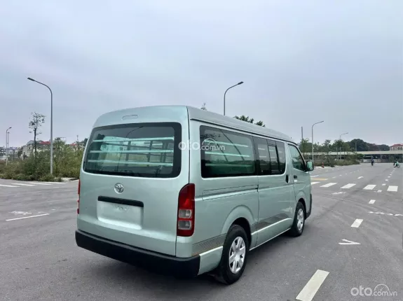 Toyota Hiace 2011 - Bán Hiace tải van 3 chỗ đời 2011, máy xăng, tải 940kg, tên chính chủ