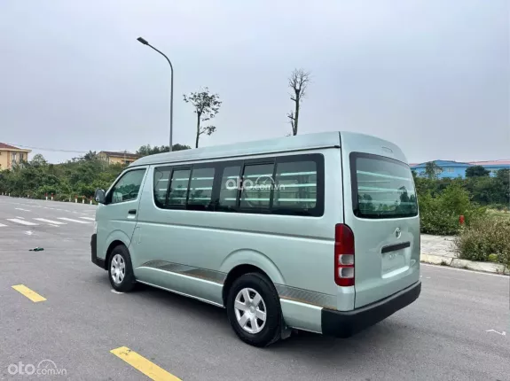 Toyota Hiace 2011 - Bán Hiace tải van 3 chỗ đời 2011, máy xăng, tải 940kg, tên chính chủ