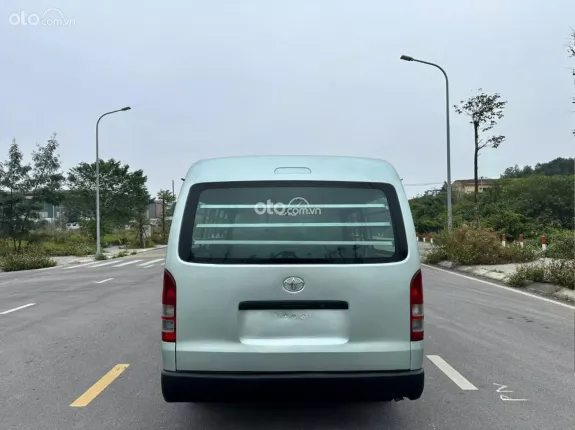 Toyota Hiace 2011 - Bán Hiace tải van 3 chỗ đời 2011, máy xăng, tải 940kg, tên chính chủ