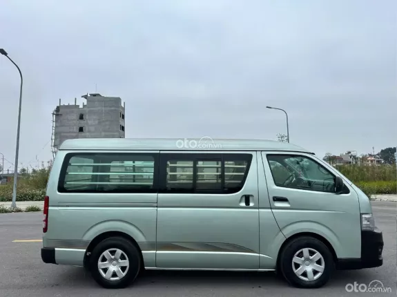 Toyota Hiace 2011 - Bán Hiace tải van 3 chỗ đời 2011, máy xăng, tải 940kg, tên chính chủ