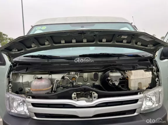 Toyota Hiace 2011 - Bán Hiace tải van 3 chỗ đời 2011, máy xăng, tải 940kg, tên chính chủ