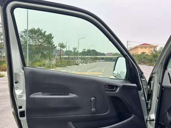 Toyota Hiace 2011 - Bán Hiace tải van 3 chỗ đời 2011, máy xăng, tải 940kg, tên chính chủ